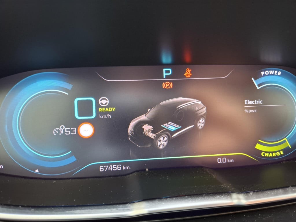 Peugeot 3008 suv 1.6 hybrid 225 eat8 automaat road trip nav/cam