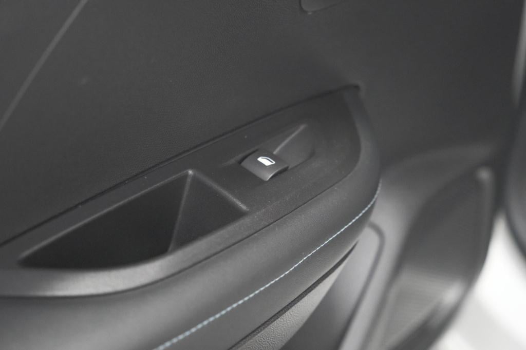 Peugeot 2008 puretech 130 allure | camera | adaptieve cruise control | stoe