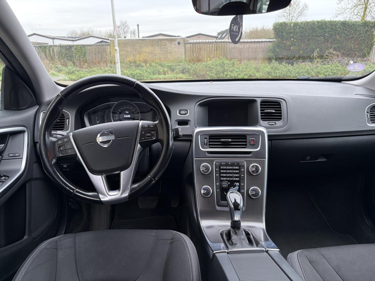 VOLVO V60 1.6 T3 MOMENTUM 2014 AUTOMAAT NAVI PDC AIRCO CT