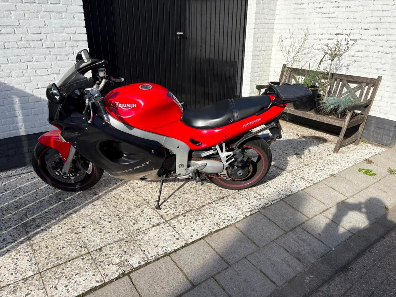Triumph 955 te koop