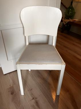 Brocante stoel met nette bekleding