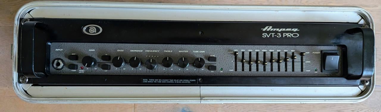 Professionele Ampeg basgitaar installatie