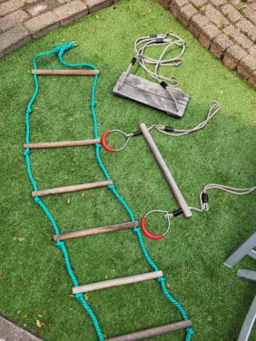 Schommel, ladder en ringen