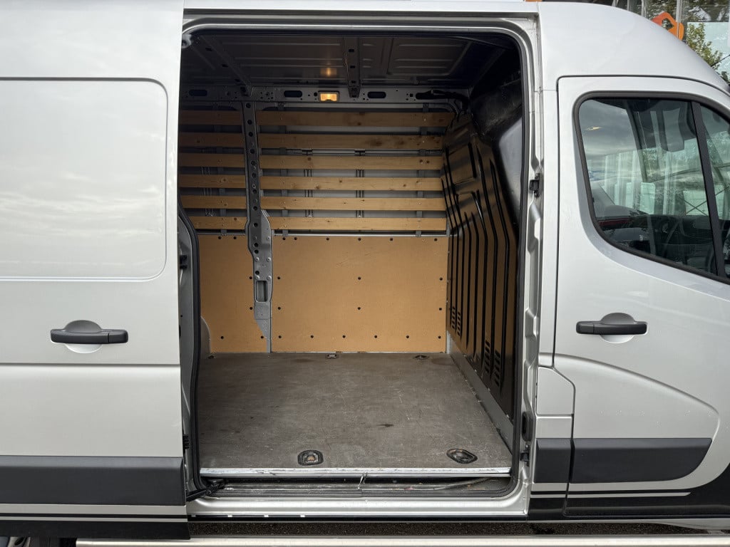Renault Master t35 2.3 dci l2h2 energy | trekhaak | camera | airco | pdc