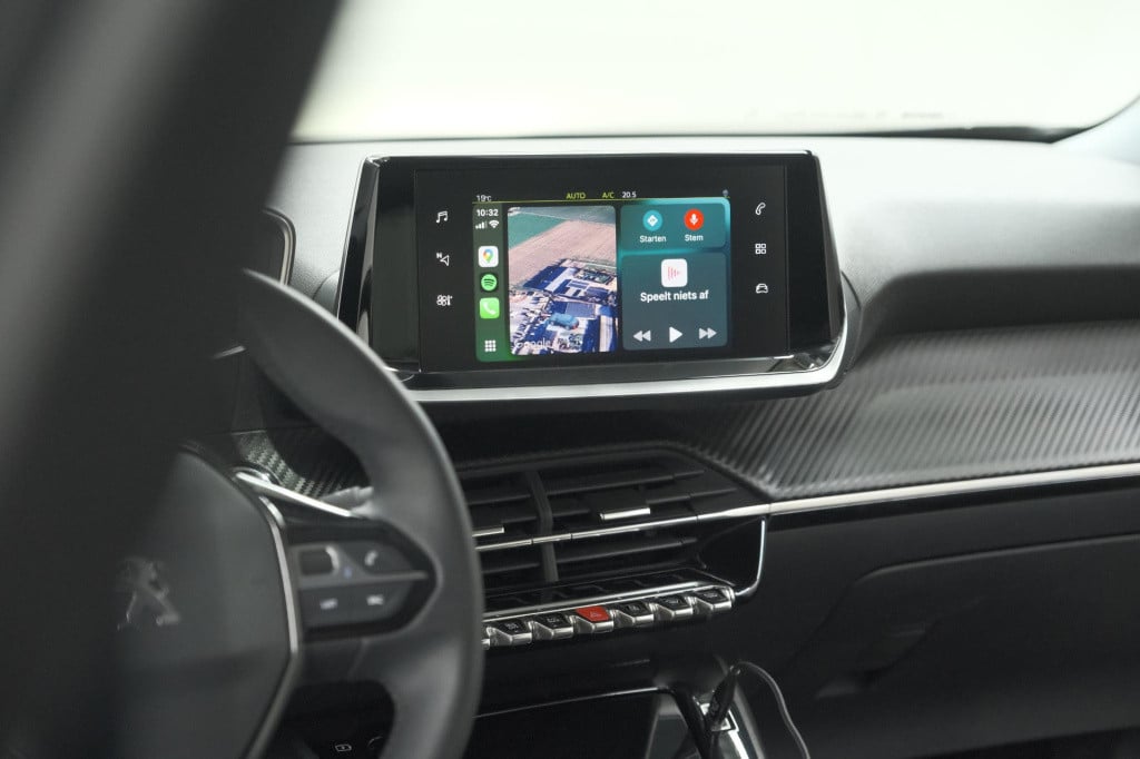 Peugeot 2008 puretech 102 allure pack | camera | apple carplay | parkeersen