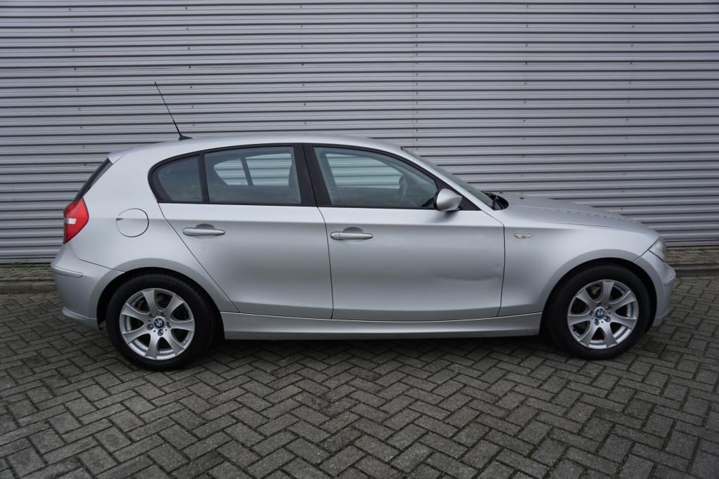 BMW 1 Serie 118i business line airco / lm velgen / mistlampen