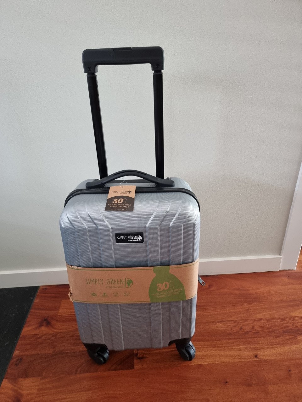 Nieuwe reiskoffer (hand bagage) Zilverkleur met zwart.