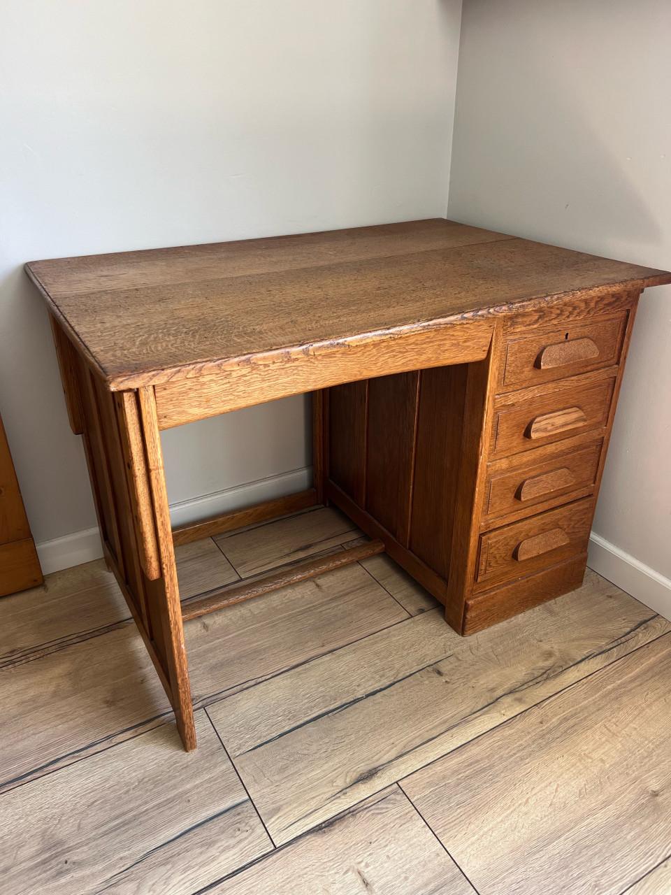 Mooi antiek eiken bureau