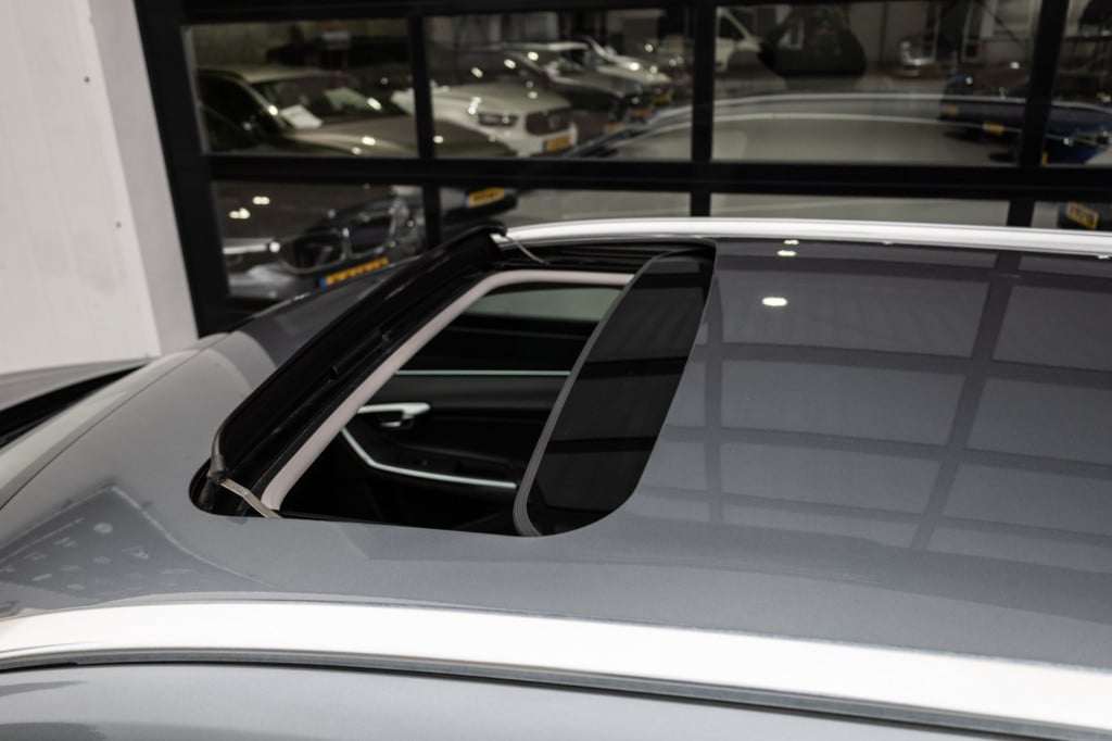 Volvo V60 2.0 t4 190pk summum ✅1jaarbovag✅nav✅leer✅schuifdak✅trekhaak