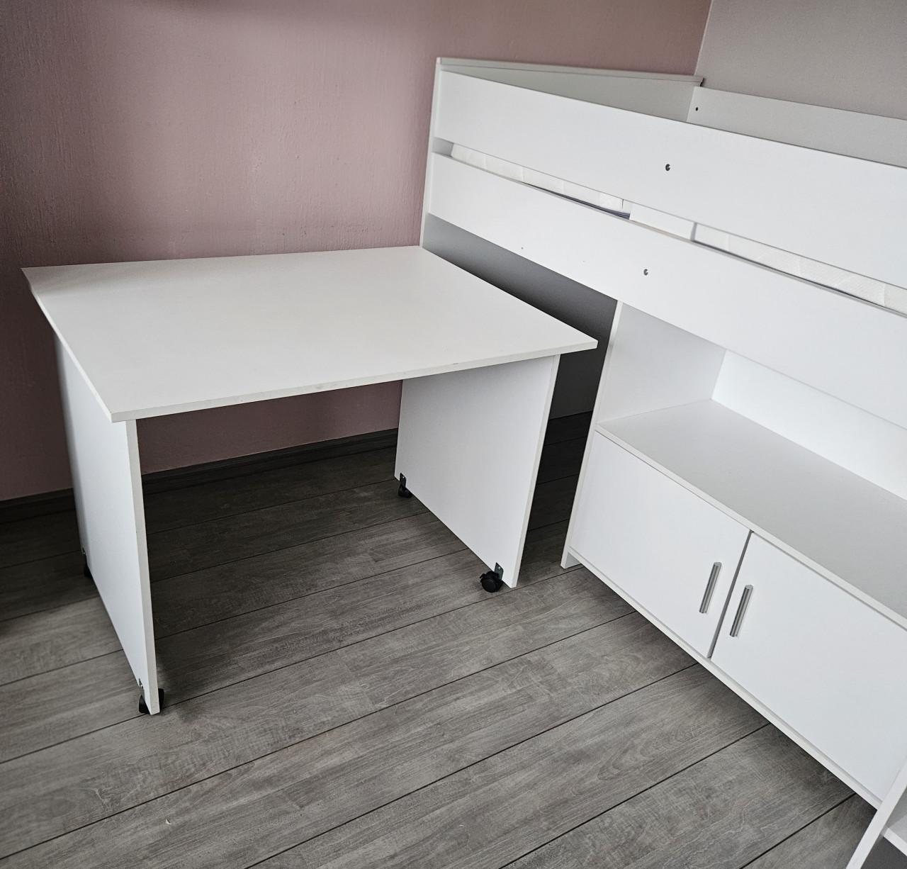 Witte Halfhoogslaper met bureau