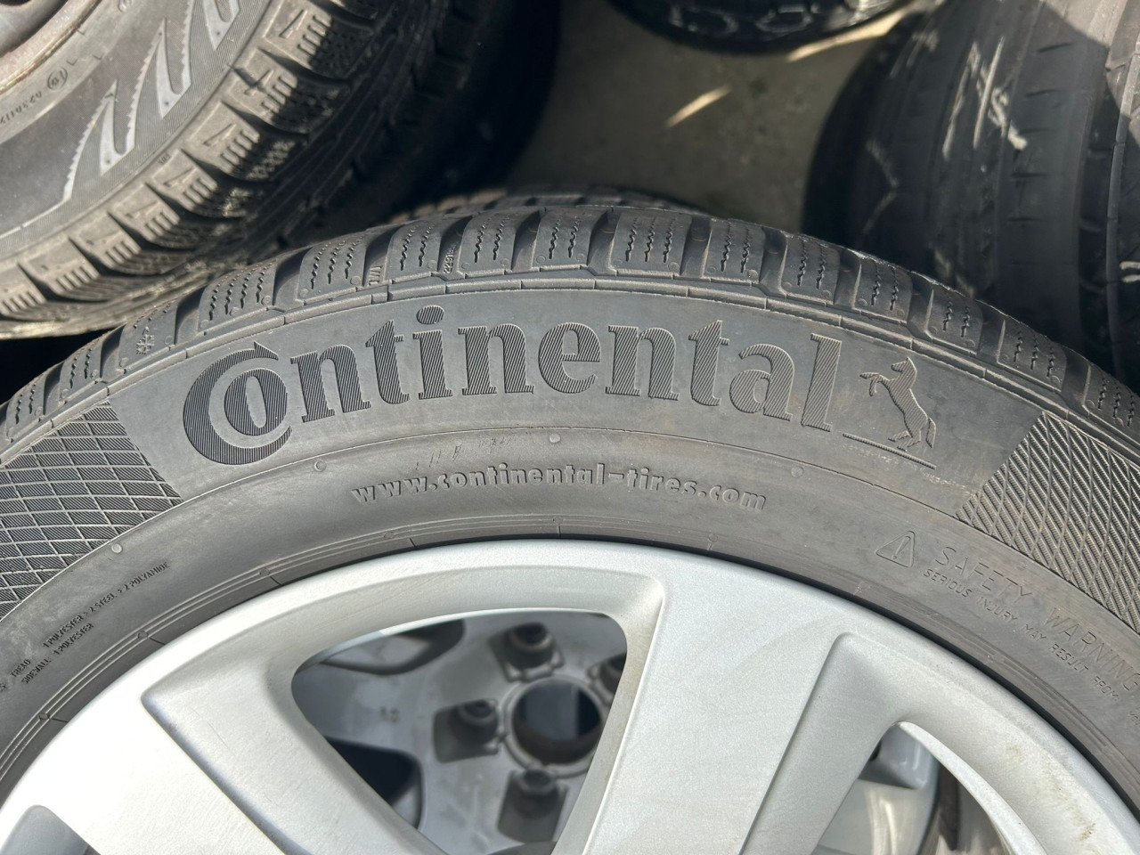AUDI 6 SPAAKS ALUMINIUM VELGEN 17'' MET CONTINENTAL WINTER BANDEN