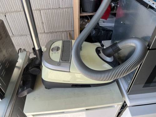 Miele Stofzuiger als nieuw en weinig gebruikt nieuwprijs €249,-