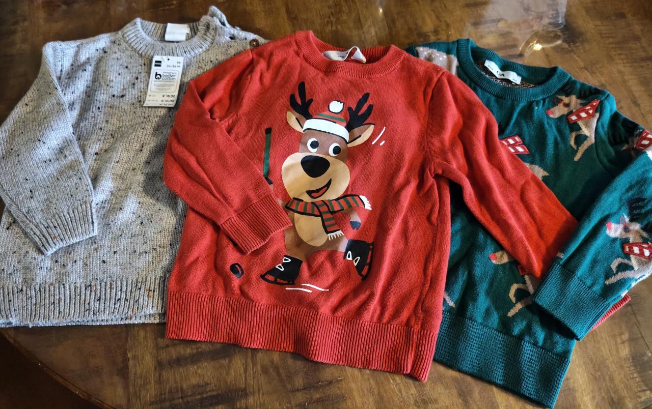 3 kindertruien - waaronder 2 kersttruien 🎄🦌