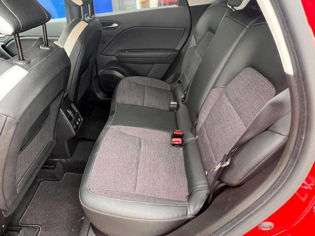 Renault Captur 1.3 tce 140 aut, intens met vele opties, camera, zelf sturen