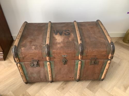 Originele antieke hutkoffer, scheepskoffer.