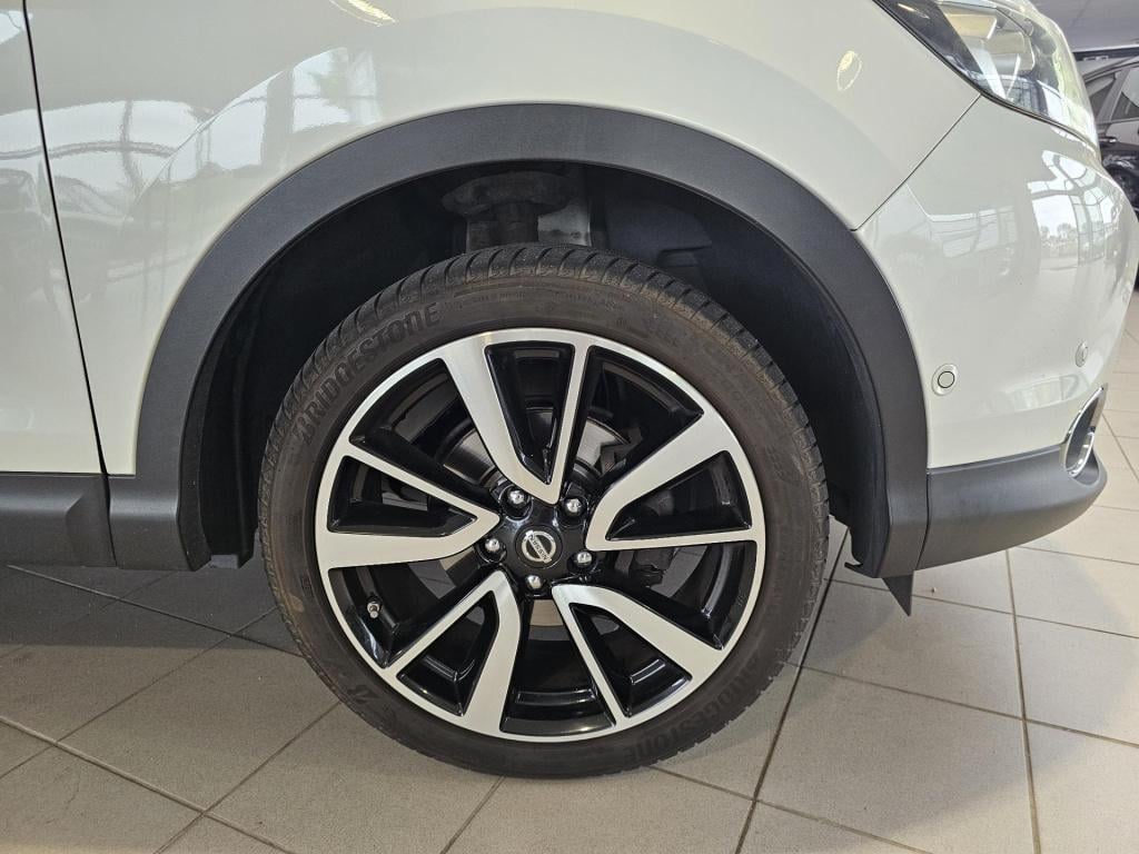 Nissan Qashqai 1.2 premier edition