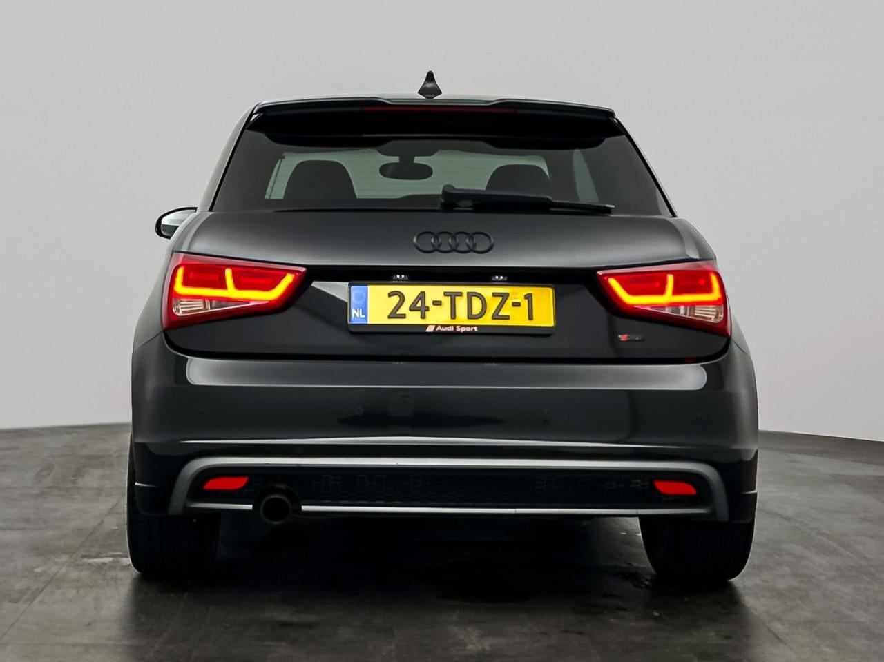 Audi a1 1.2 Tsfi / 3x S line / Xenon / navi / cruise