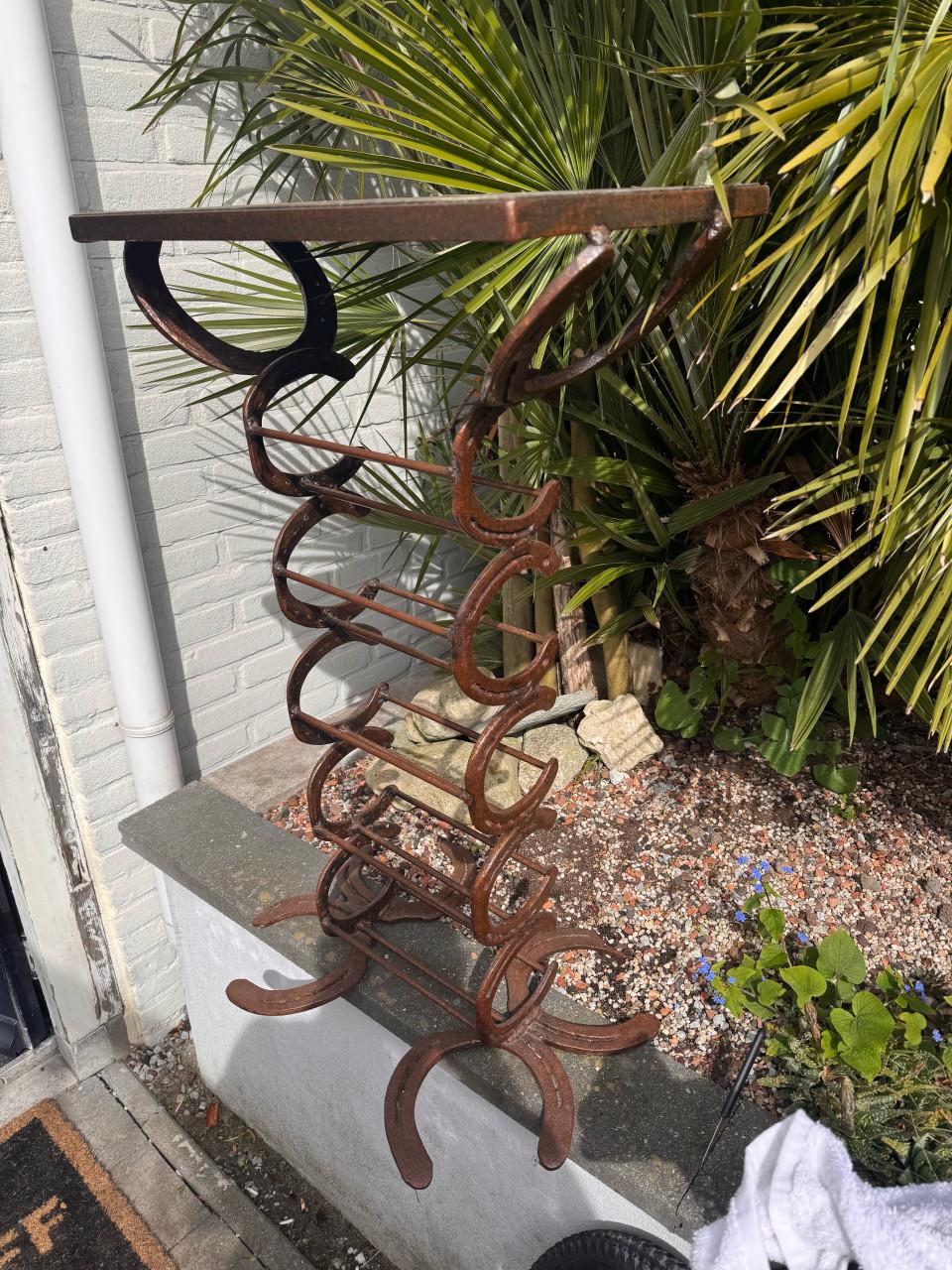 Vintage paardenhoefijzer wijnrek