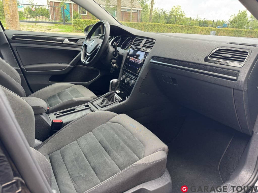 Volkswagen Golf 1.5 tsi highline business r dsg 150pk