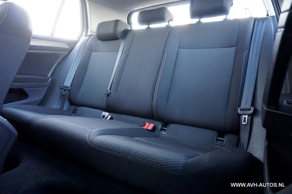Volkswagen Golf 1.0 tsi trendline