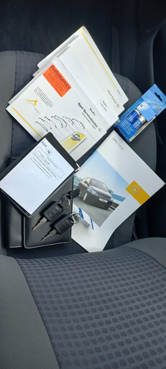 Mooie Opel Corsa 1.2 N  met lage KM stand