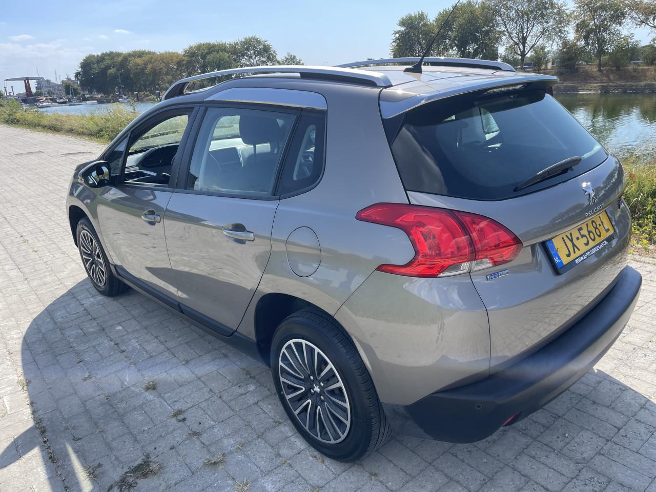 Peugeot 2008 1.2  pure tech bleu lion