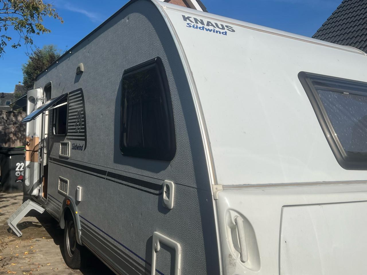 6-persoons knaus Südwind caravan met stapelbed