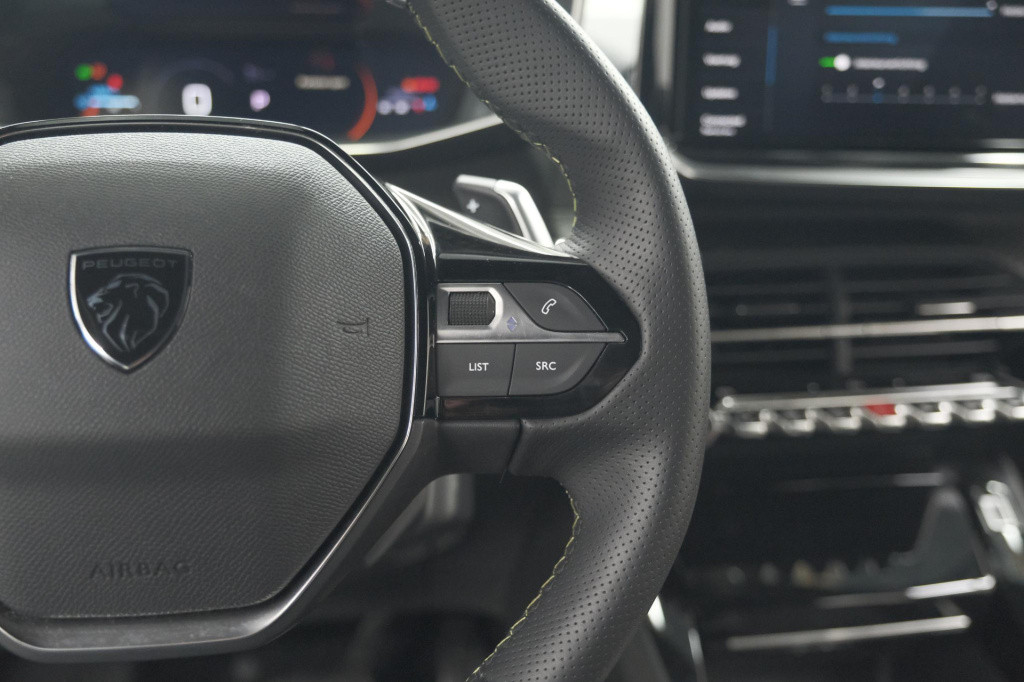 Peugeot 2008 puretech 130 eat8 gt | camera | apple carplay | parkeersensore