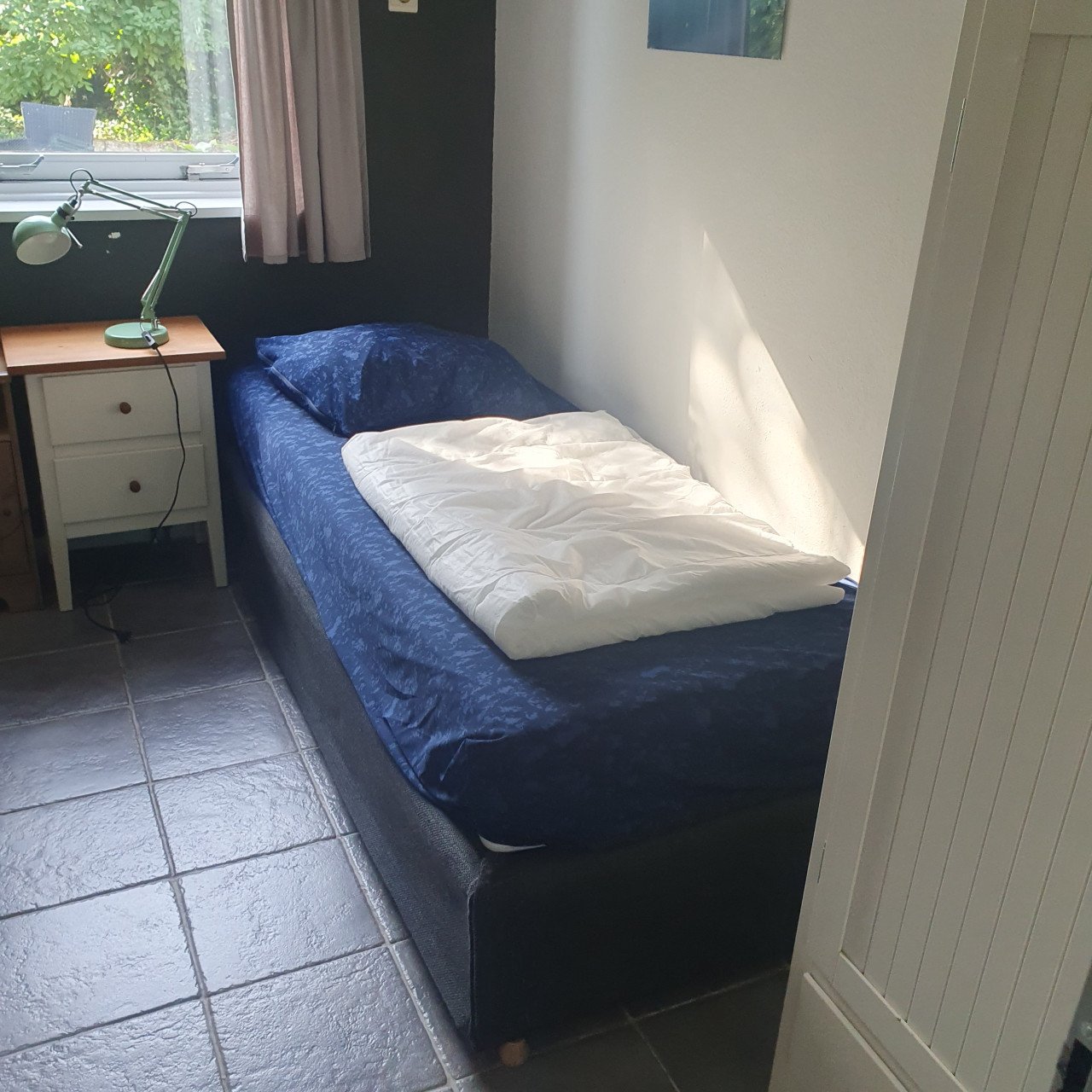 Bed. Uitschuifbaar van 1 persoons naar tweepersoons