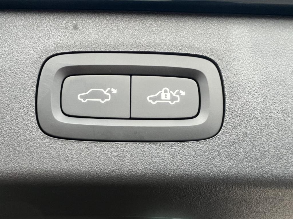 Lynk & Co 01 1.5 261pk plug in hybrid ,black edition , zwarte velgen , pano