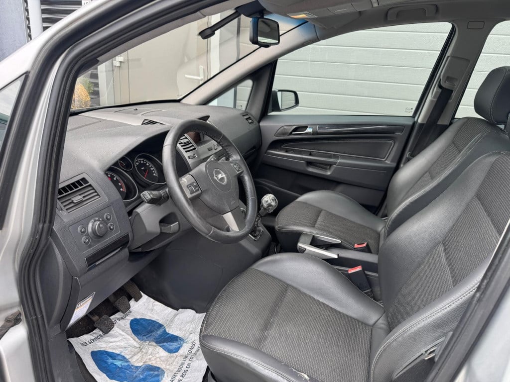 Opel Zafira 1.8 essentia/nwe distri/apk vol jaar/full option/trekhaak