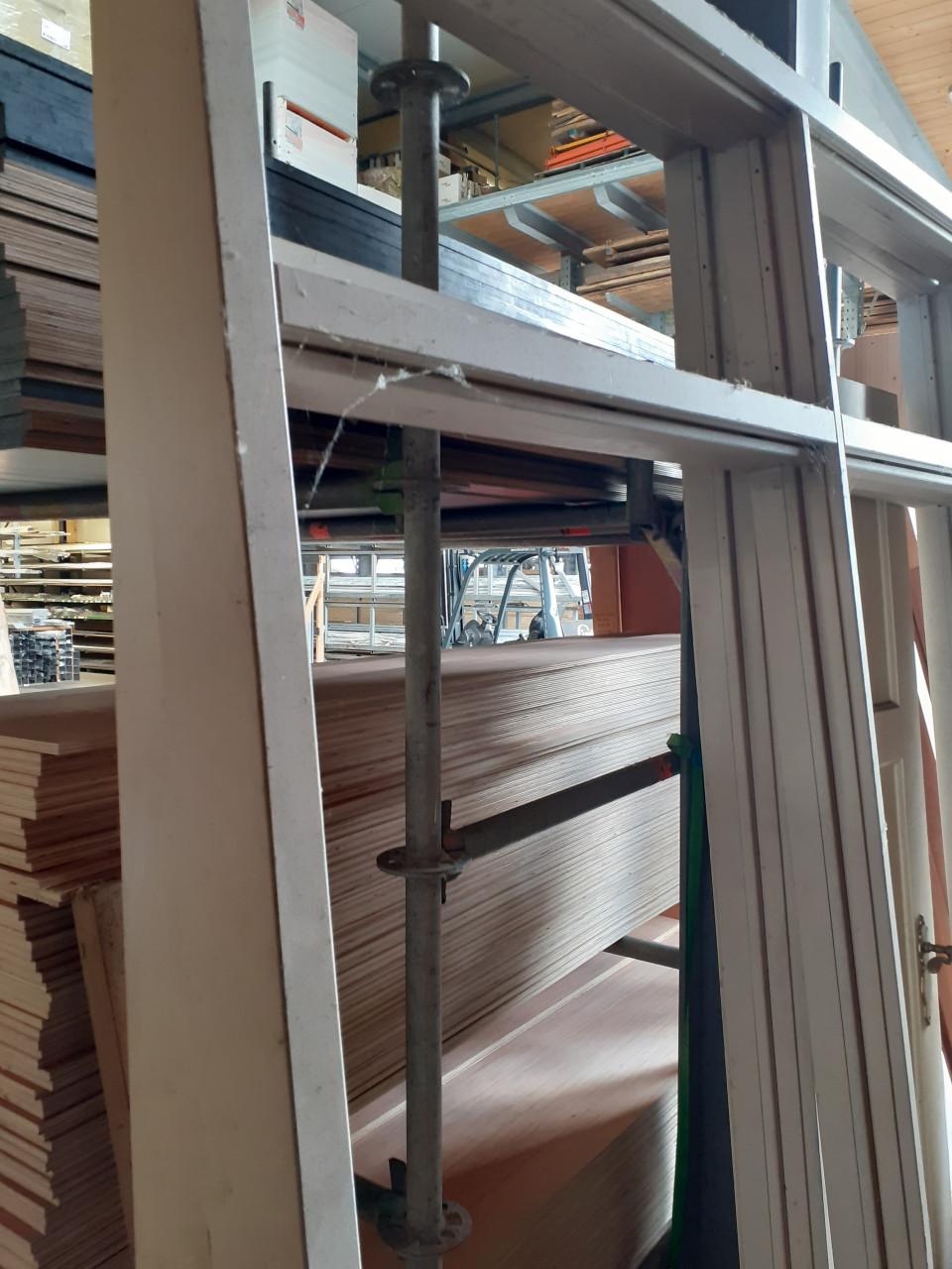 2 nieuwe grote hardhout kozijnen 185 x 245 cm voor 200 euro samen