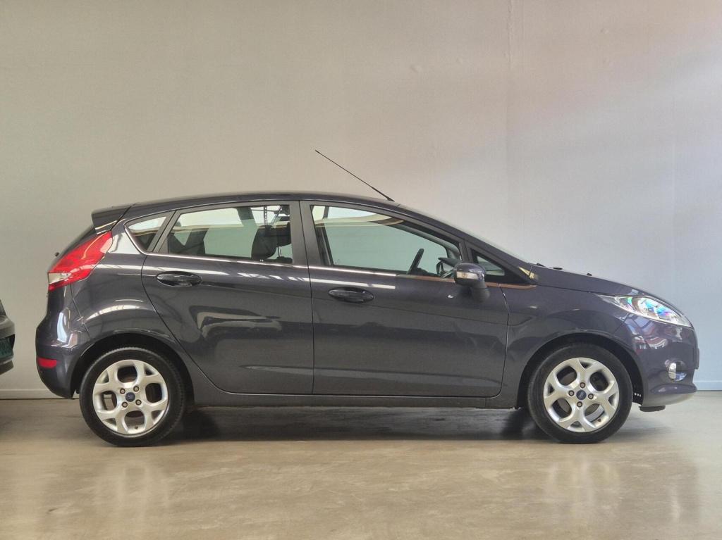 Ford Fiesta 1.25 titanium / nieuwe distriebutieriem 1e eigenaar / stoelverw