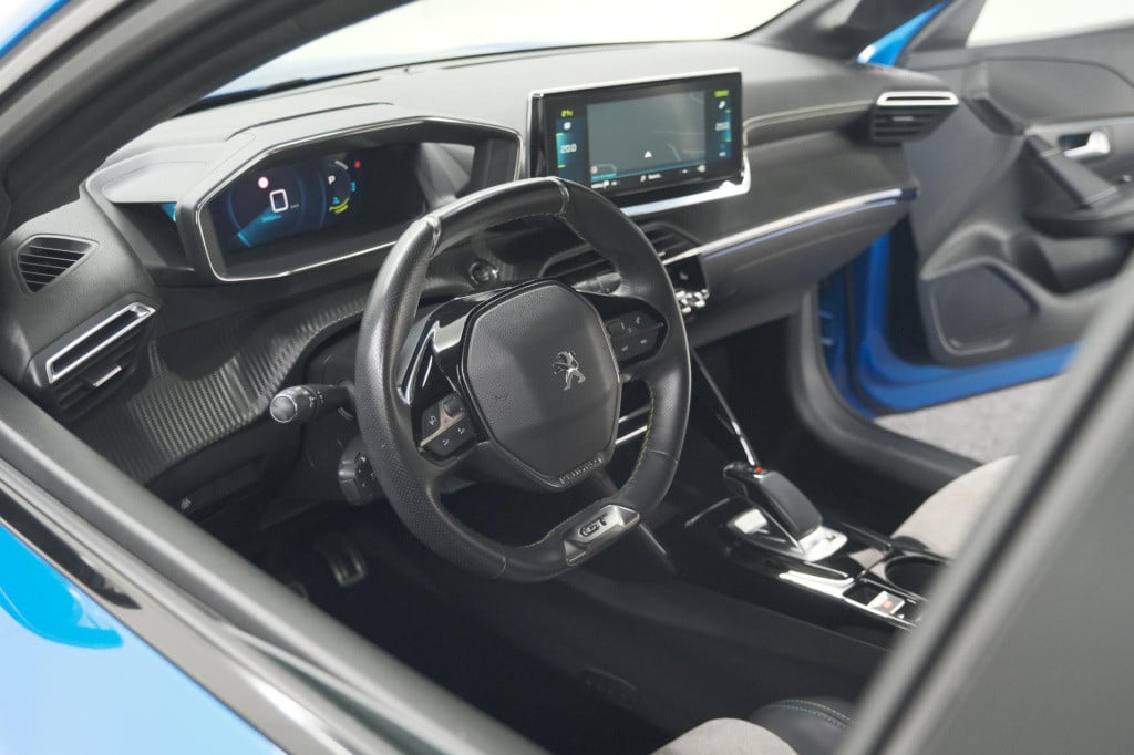 Peugeot 208 ev gt pack 50 kwh | camera | adapieve cruise control | stoelver