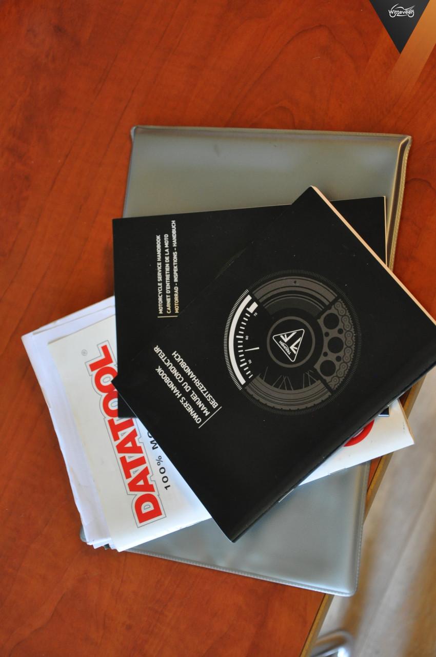 59-MX-TF Triumph Street Twin ABS Vance & Hines