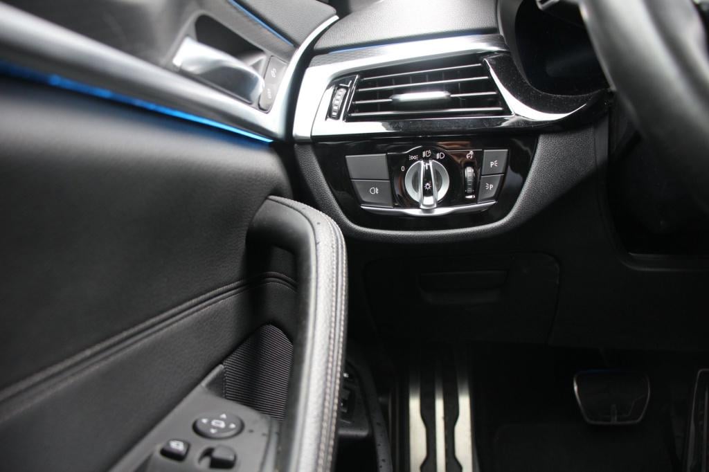 BMW 5 Serie touring 530e m-sport - 292 pk - berninagrau - trekhaak - applec