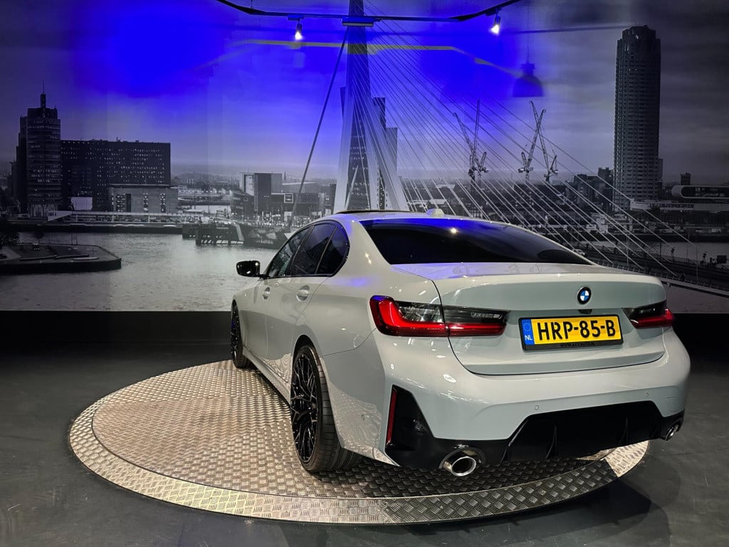 BMW 3-serie 318i m sport edition *schuifdak*shadow line*camera*laser*