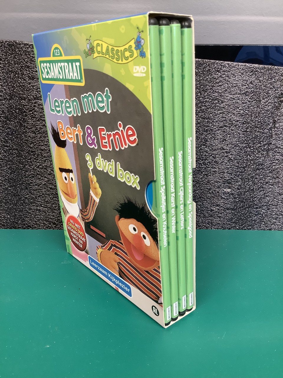 DVD box van Sesamstraat. Leren met Bert & Ernie classics.