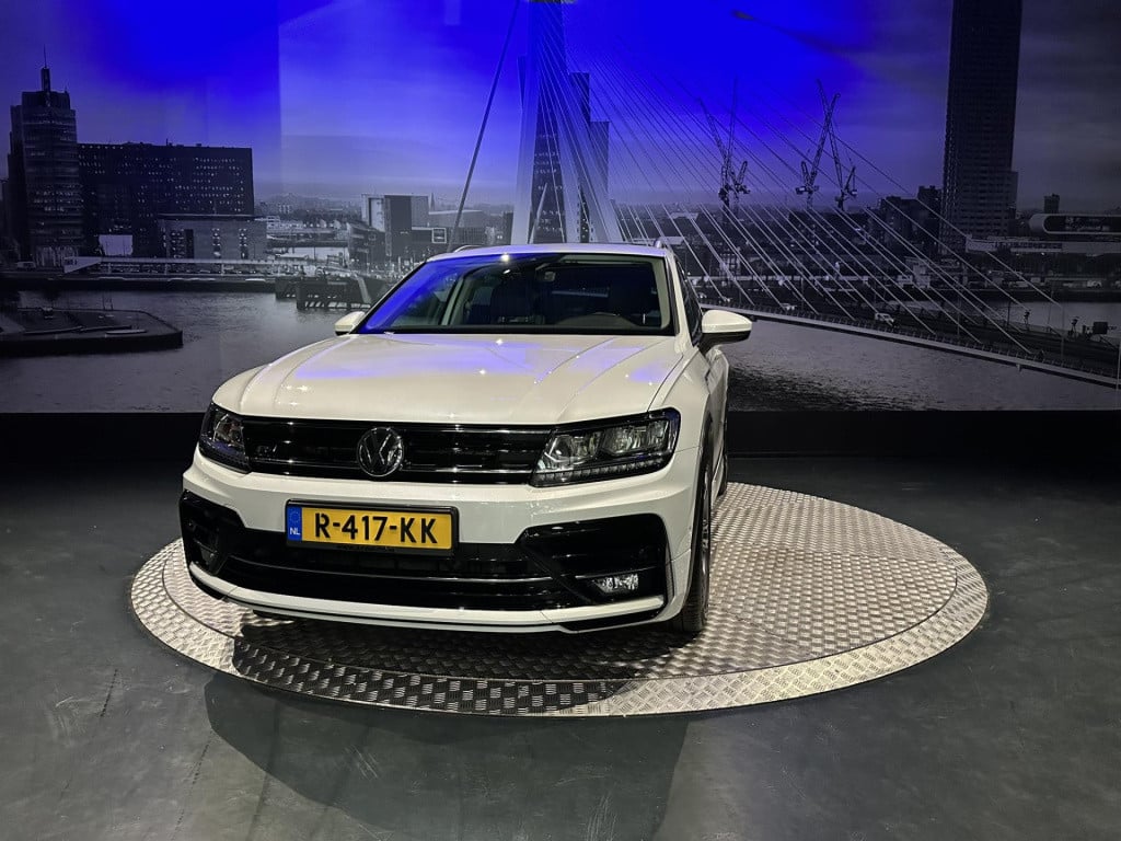 Volkswagen Tiguan 1.5 tsi act highline business r-line *topcomfortstoelen*p