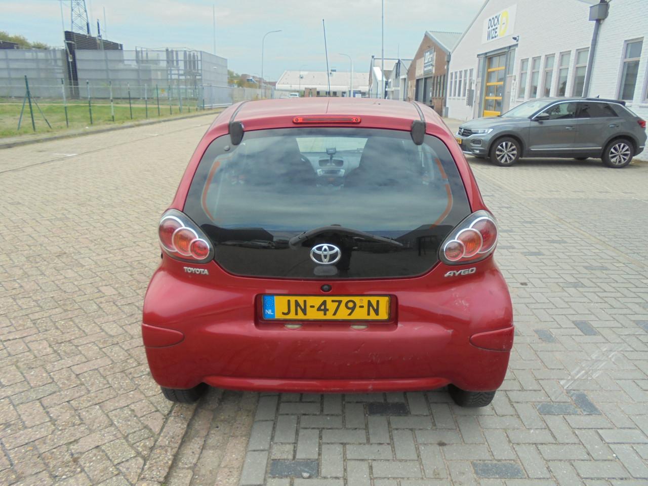 Betrouwbare & Zuinige Toyota Aygo 1.0 Aspiration Red Navigator € 1.250