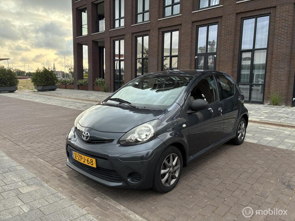 Toyota Aygo 1.0 VVT-i Tomtom Go Airco km116.001 Nap 5Deurs BJ2013