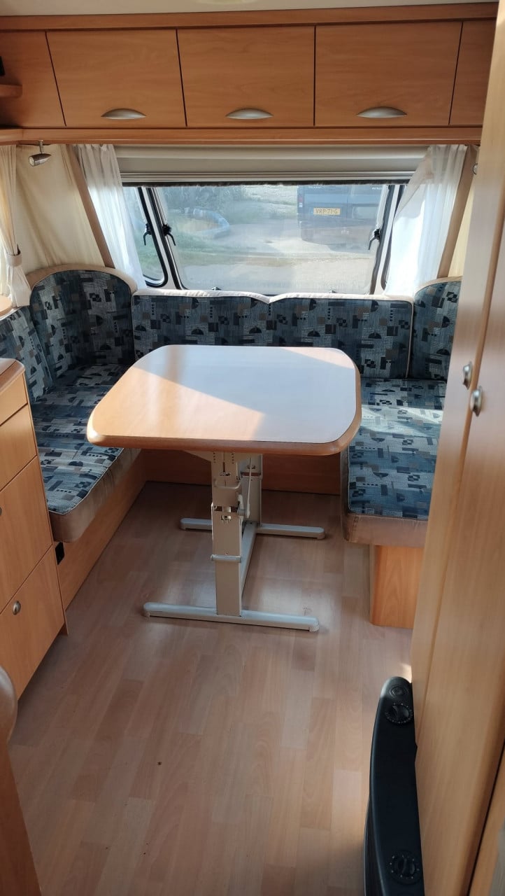 Chateau Calista 450 (2005)  met voortent
