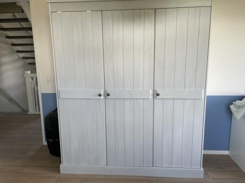 Grote kledingkast te koop 200x166x54