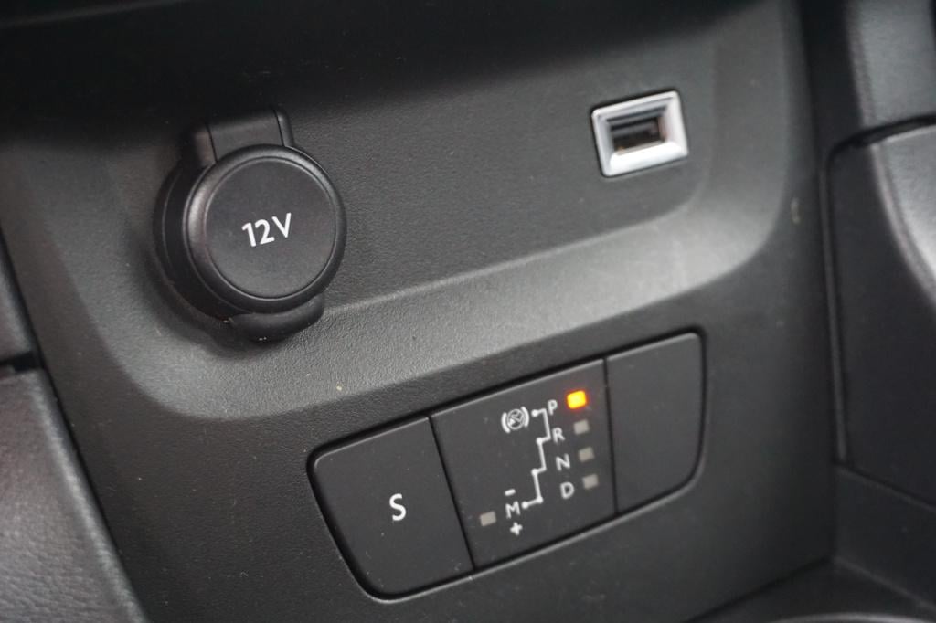 Citroen C3 1.2 puretech saint james climate / cruise / stoelverw. / parkeer