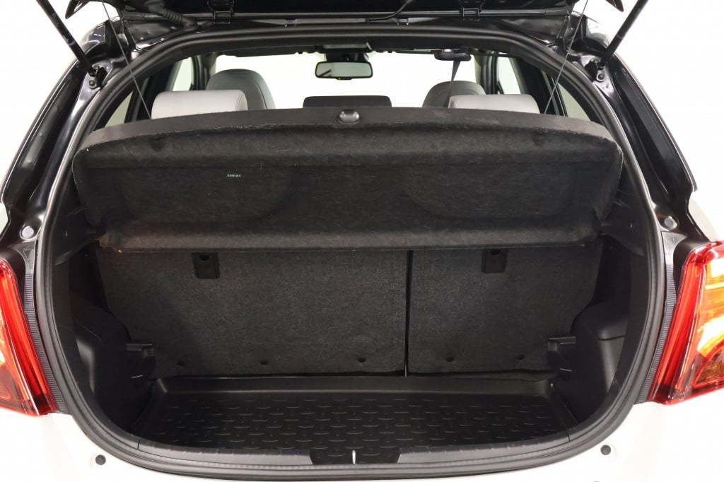 Toyota Yaris 1.5 hybrid dynamic bi-tone