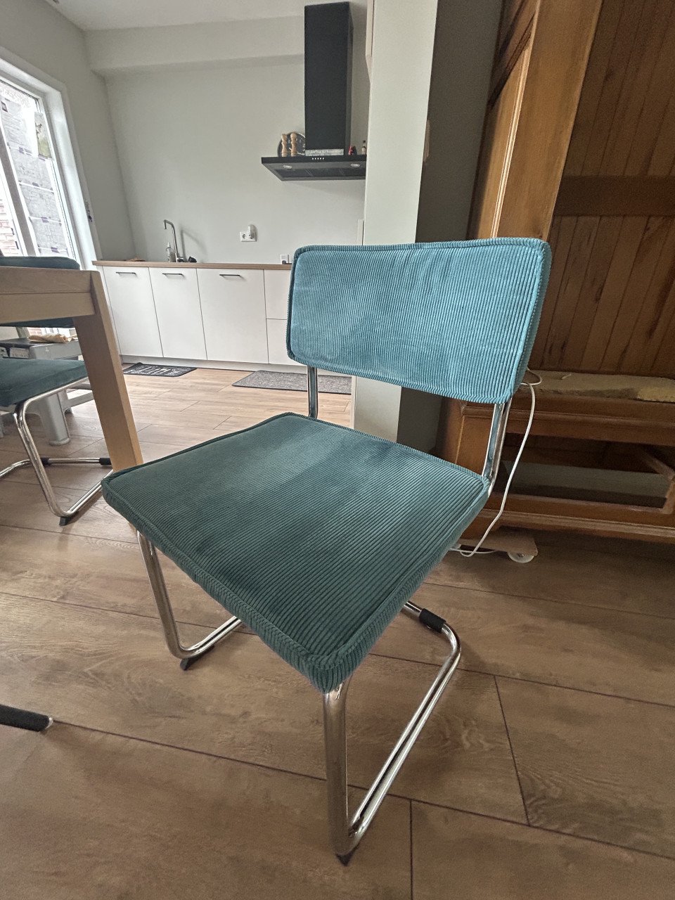 Eettafel met 4 stoelen te koop