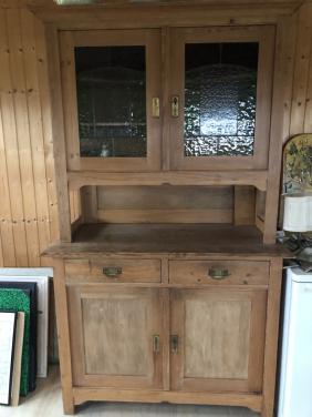 Vintage buffetkastje met glas in loodraampjes