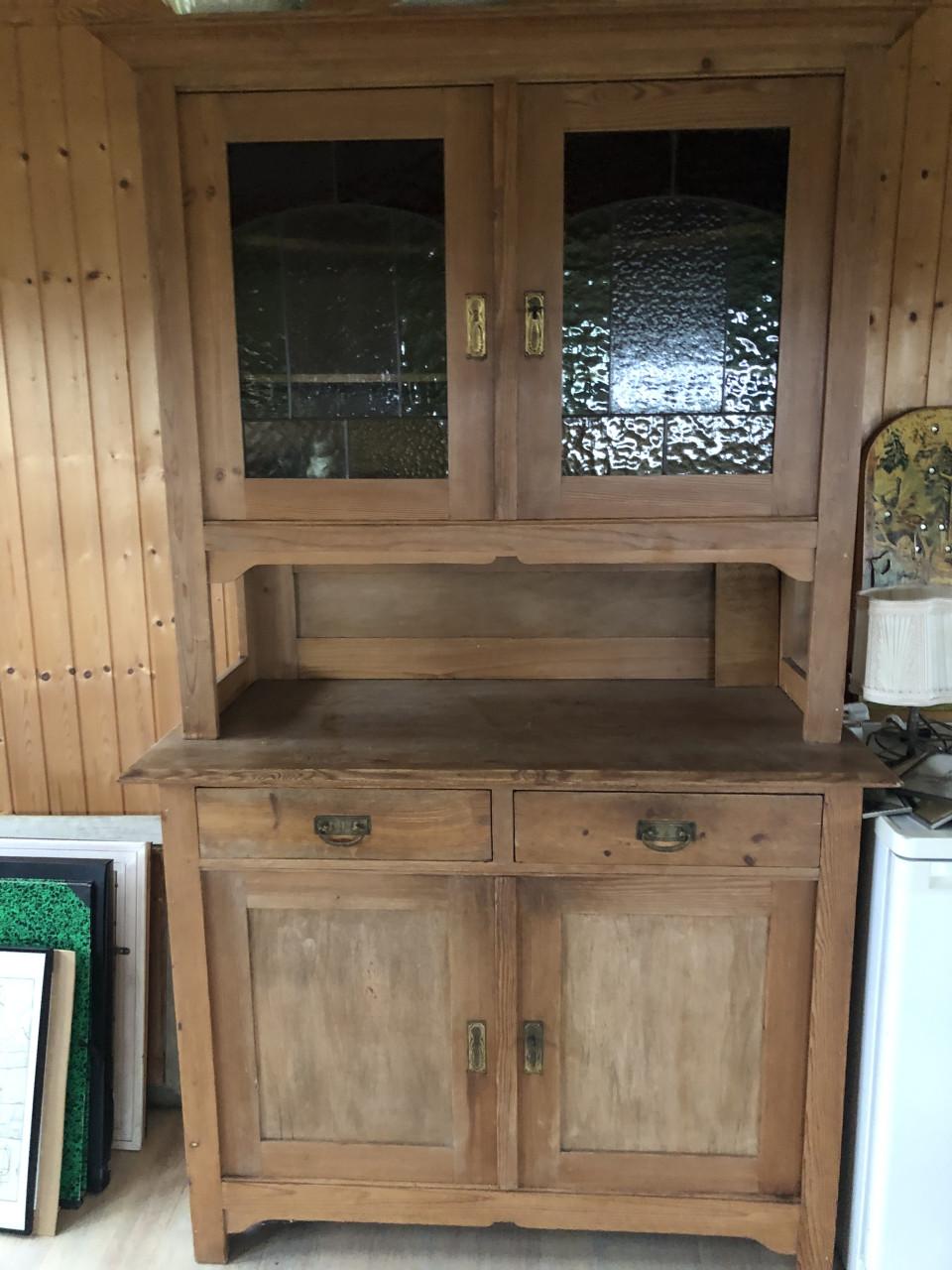 Vintage buffetkastje met glas in loodraampjes