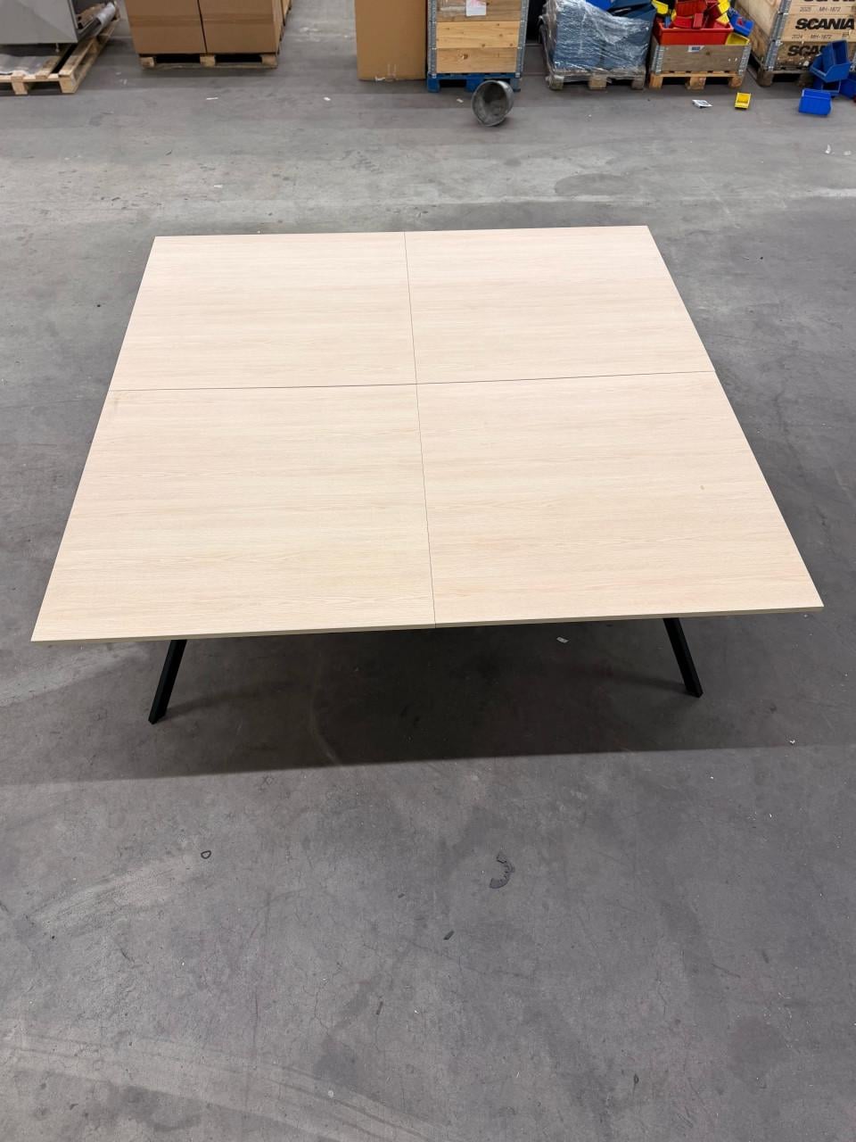 Grote vergadertafel 2 stuks