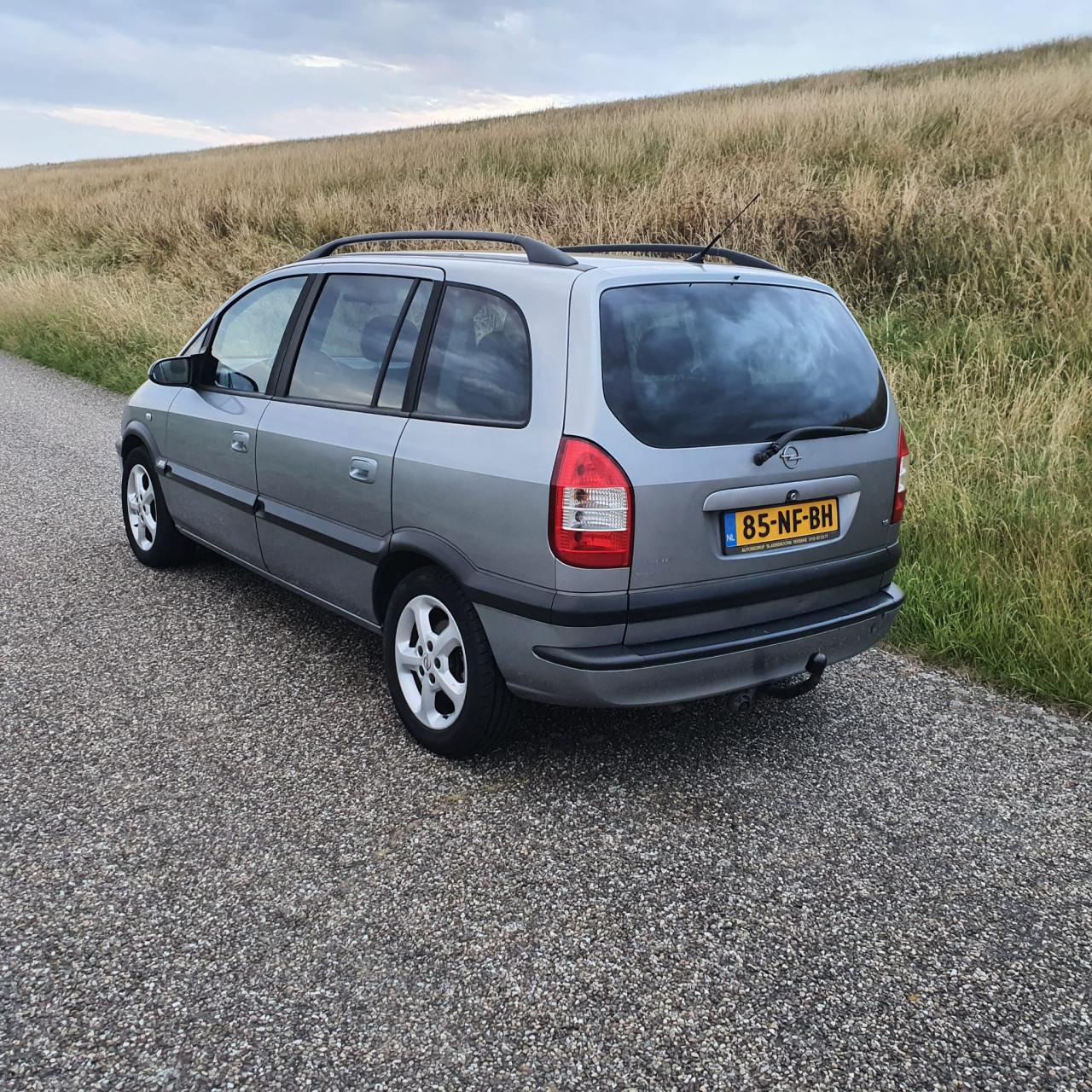 Opel Zafira 1.8-16V Elegance
